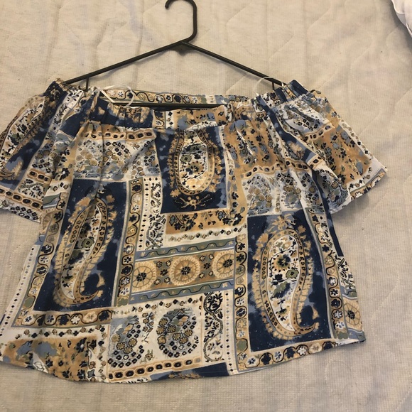 Off shoulder. Too small, so never used it. - Picture 2 of 2